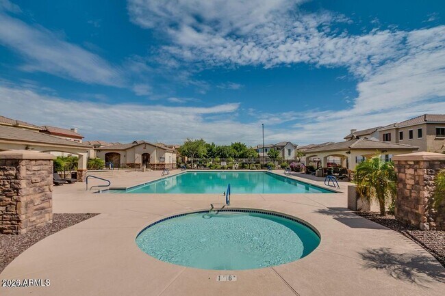 Building Photo - 4698 E Laurel Ave