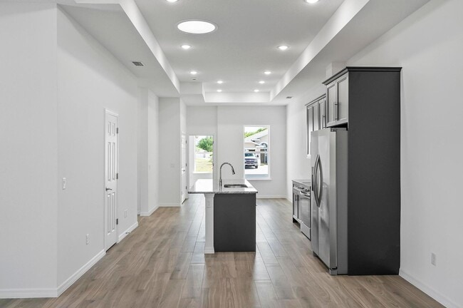 Building Photo - 31 Louvet Ln