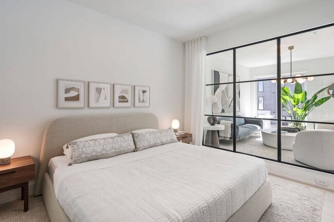 Building Photo - Modern Living in the Heart of Atlanta