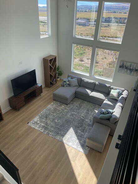 Building Photo - 1307 W Quailhill Rd