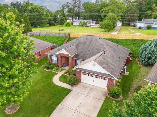 Building Photo - LUXURY RENTAL: Exquisite 4 BR, 2 BA, 2 Car...