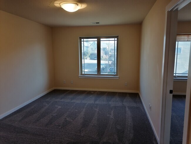 Building Photo - 2551 NW Byrne Terrace