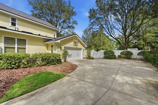 Building Photo - 477 SW 128th Terrace