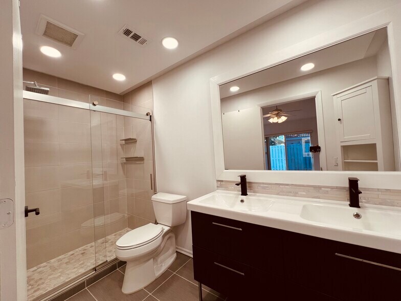 Building Photo - 1611 Palermo Dr