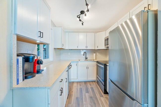 Building Photo - 5840 NE 1st Terrace