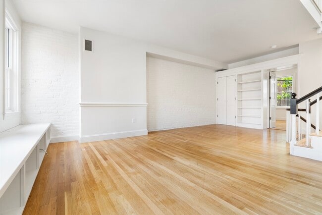 Building Photo - 26 Clarendon St