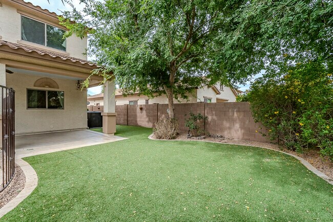 Building Photo - 2744 E Donato Dr