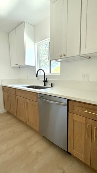 Building Photo - 490 Palisade St