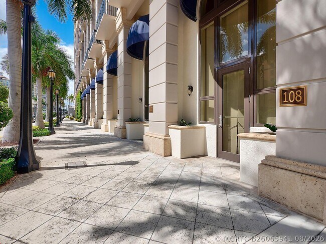 Building Photo - 801 S Olive Ave
