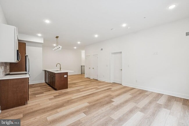 Building Photo - 5034 Florence Ave