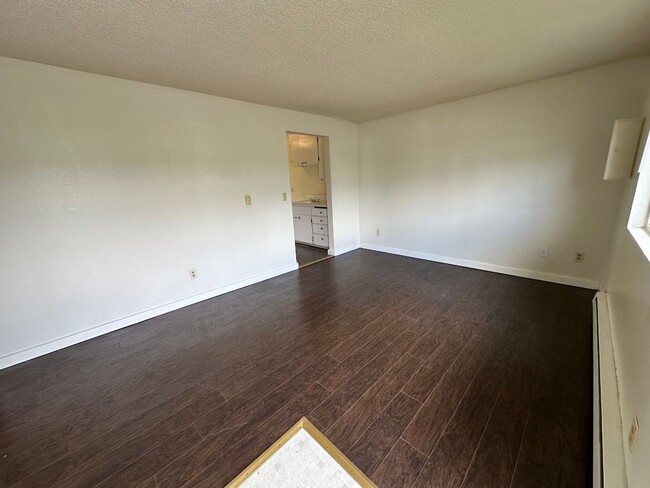 Building Photo - Newly remodeled - 1 bedroom apartment in P...