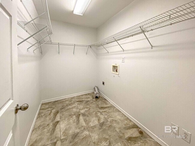 Building Photo - 9841 Watkins Dr