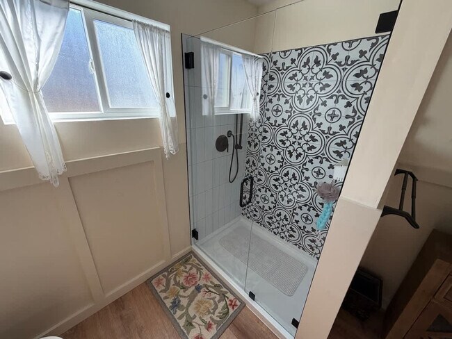 Building Photo - 2069 Horne St