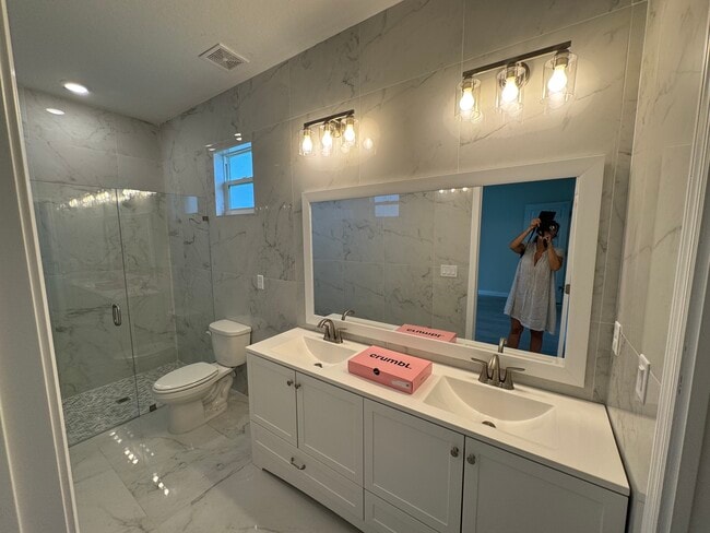 Building Photo - 247 Debary Dr