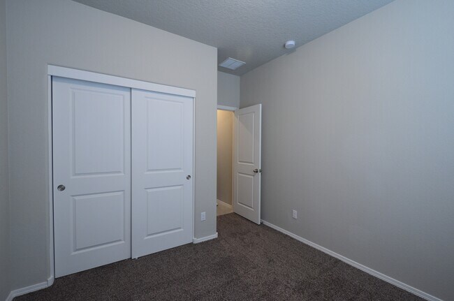 Building Photo - 1426 Valle Vista Rd NW