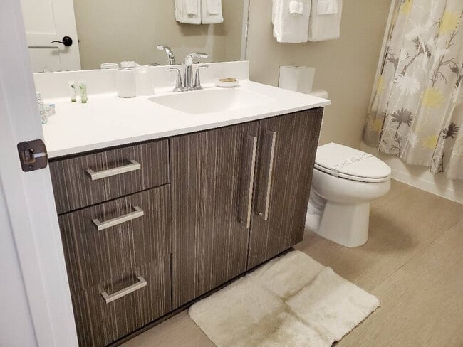 Building Photo - 1813 E Jarvis St