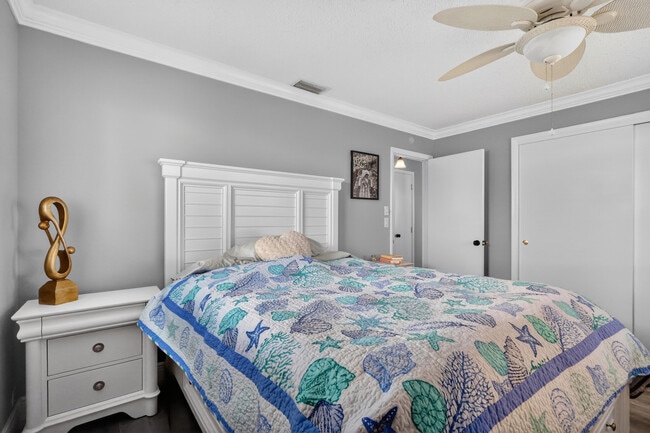 Building Photo - 2010 SW 6th Ave