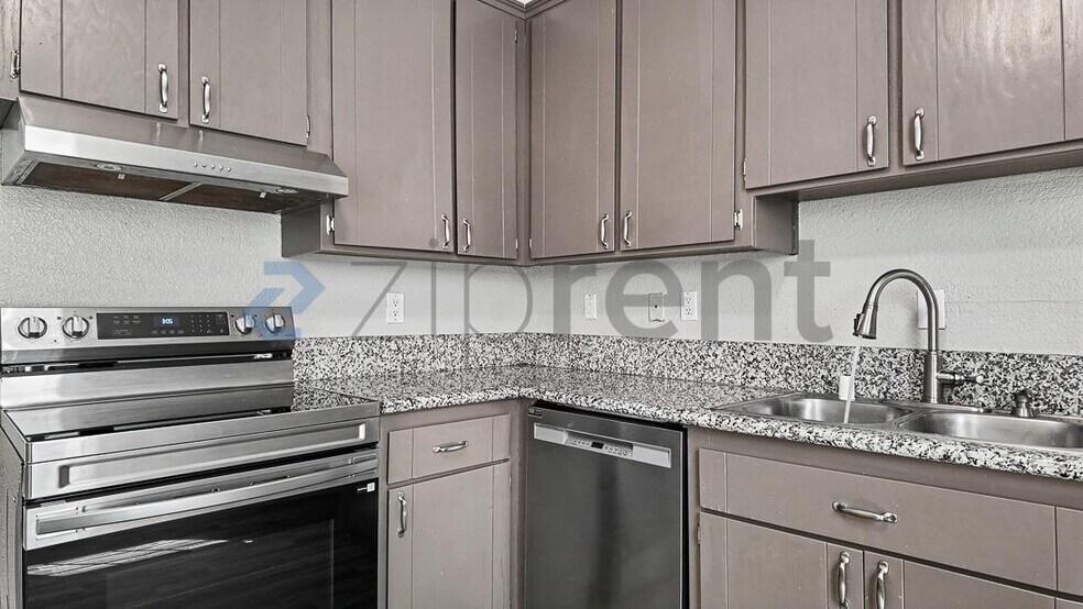 Building Photo - Unit B