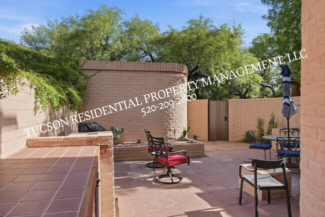 Building Photo - 2824 E Sierra Vista Rd