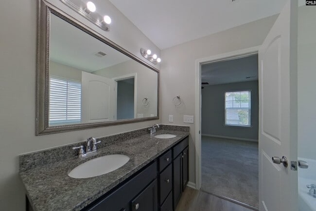 Building Photo - 423 Lanyard Ln