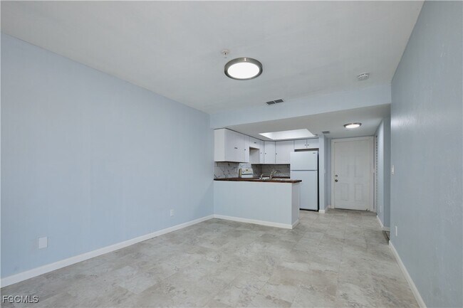 Building Photo - 824 Alderman St