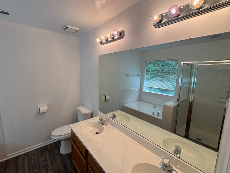 Building Photo - 3206 Rheinwood Ct