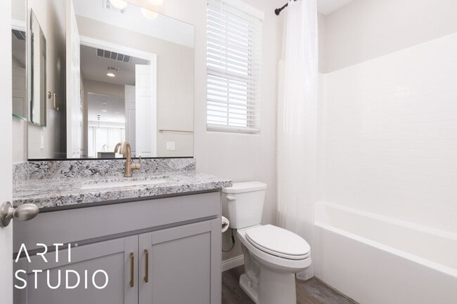 Building Photo - Beautiful Home on Parliament Pt With Spect...