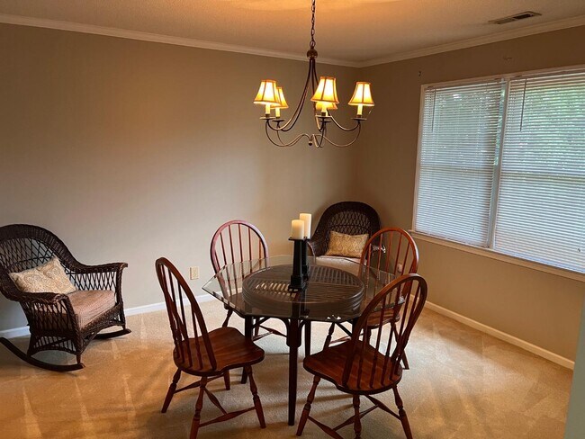 Building Photo - 401 Hidden Creek Cir