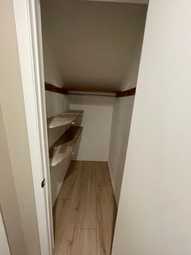 Building Photo - 2598 Chamberlain Rd