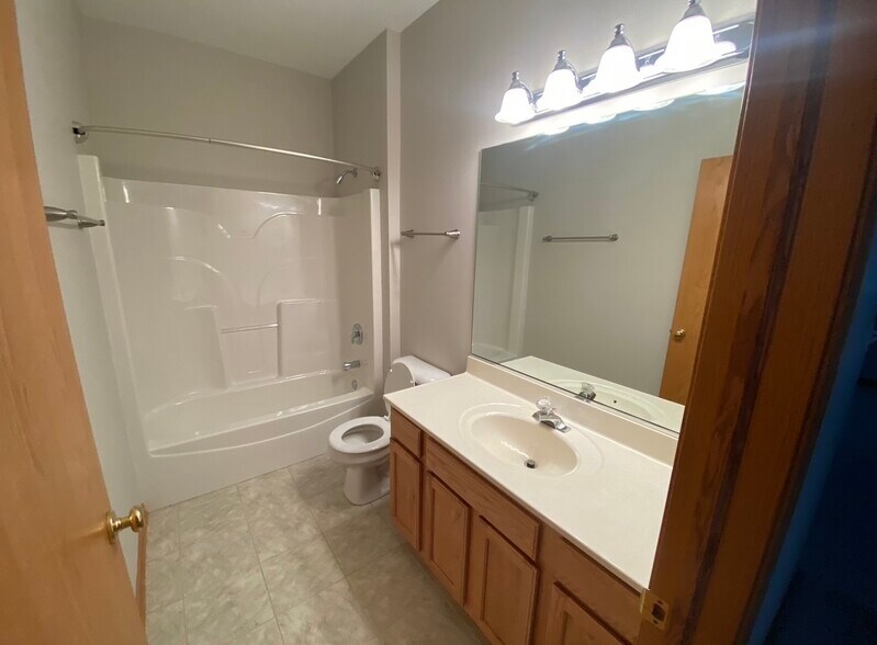 Bathroom 2 - 9406 Huber Ct