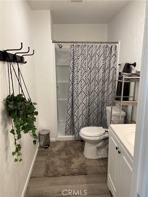 Building Photo - 723 N Quince Ave