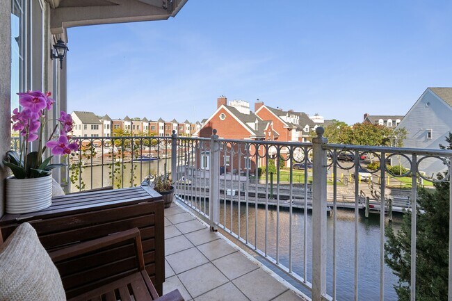 Building Photo - 205 Shearwater Ct W