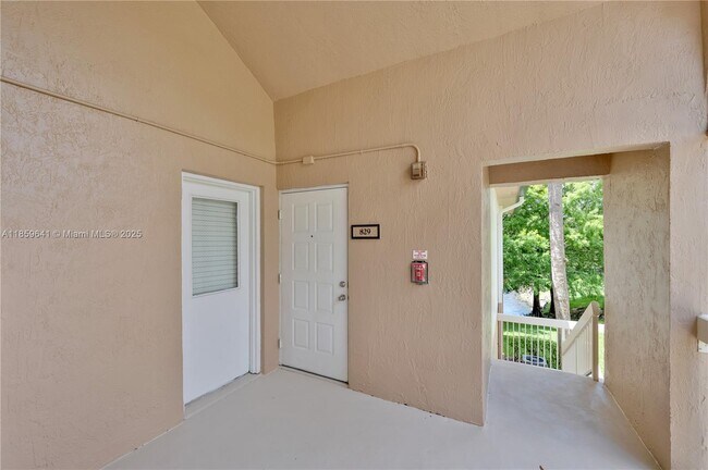 Building Photo - 9833 Westview Dr