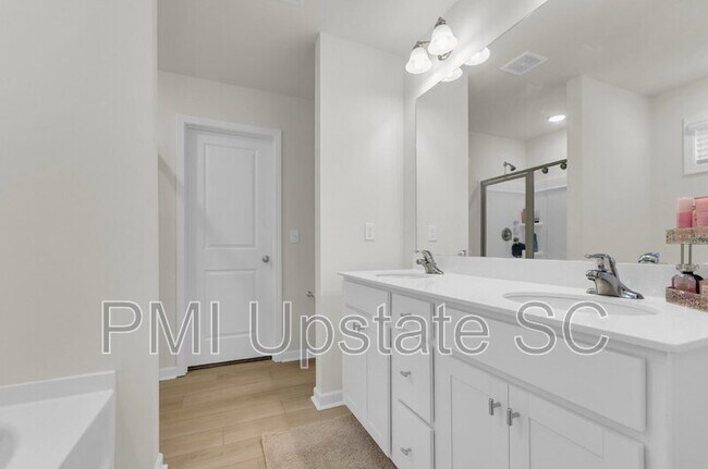 Building Photo - 1110 Silverbend Trl