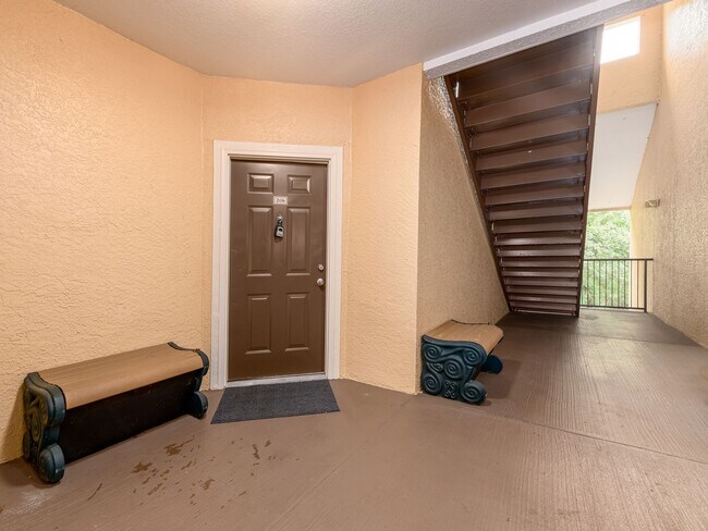 Building Photo - Palm Springs Boulevard 5125 Unit #2206