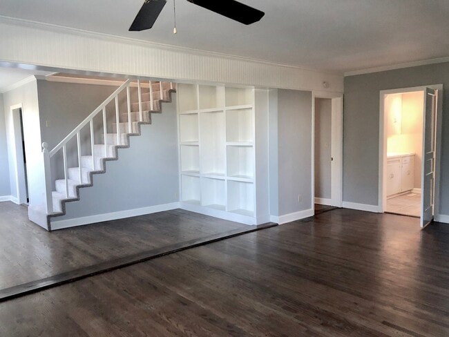 Building Photo - 721 Kendall Dr
