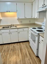 Building Photo - 2802 E 32nd Ave