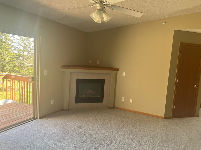 Building Photo - 30 Zeller Ct