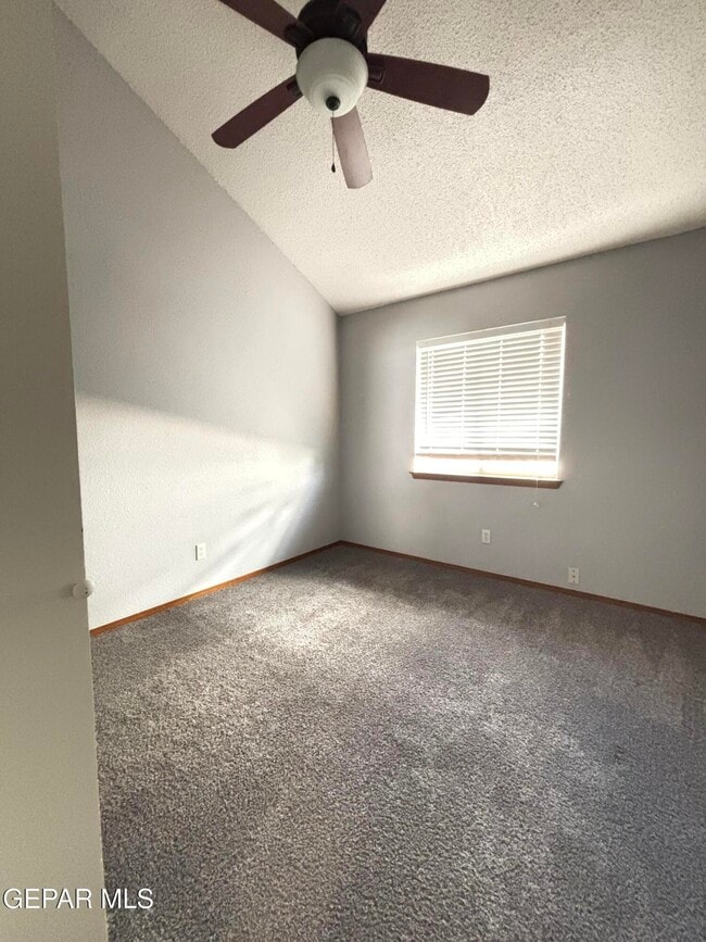 Building Photo - 10905 Loma De Rio Pl