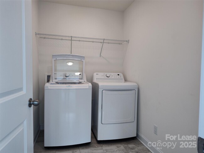 Building Photo - 2153 Bexar Trl