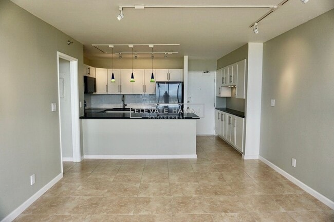 Building Photo - OCEAN VIEWS!! Pearl Regency 1 bed 1 bath 2...