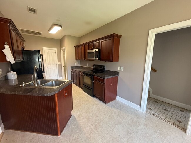 Building Photo - 2720 Westhaven Dr