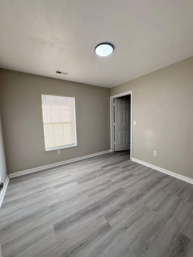 Building Photo - Bellagio Living III