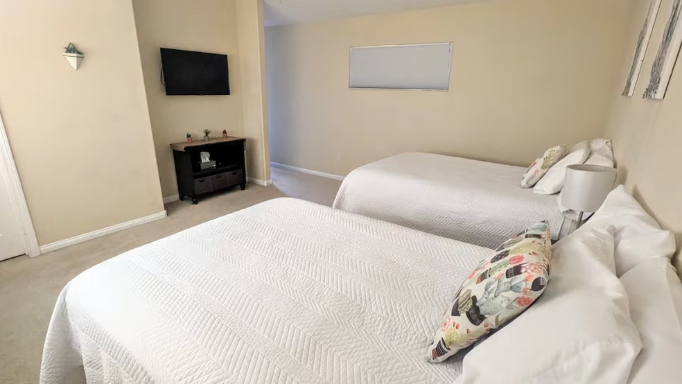 Building Photo - 890 Kitty Hawk Dr