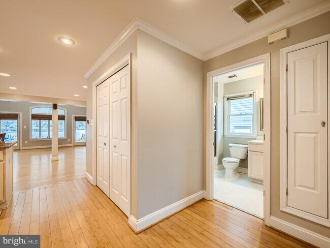 Building Photo - 107 Bayside Dr
