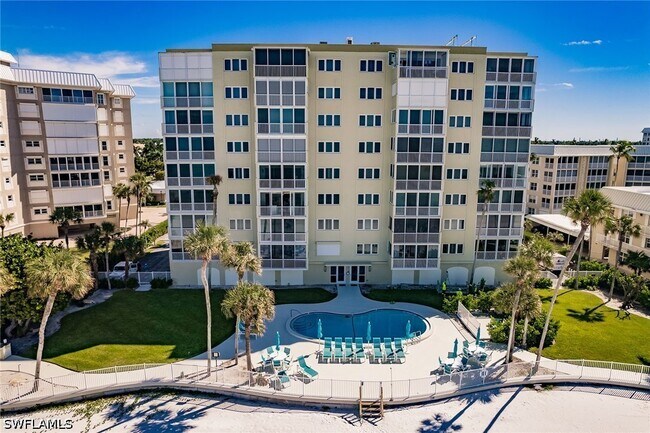 Building Photo - 2885 Gulf Shore Blvd N