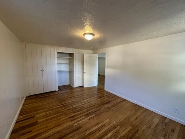 Building Photo - 285-287 N Center St Tri Plex