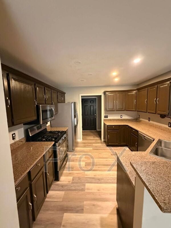 Building Photo - 2430 E Manitou St