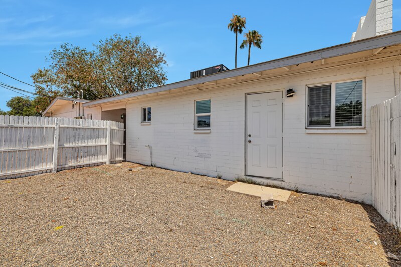 Building Photo - 5927 W Rose Ln