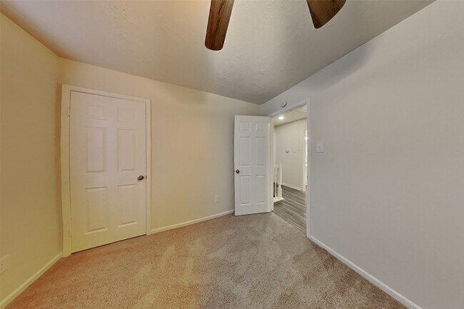 Building Photo - 8335 Sparkling Springs Dr